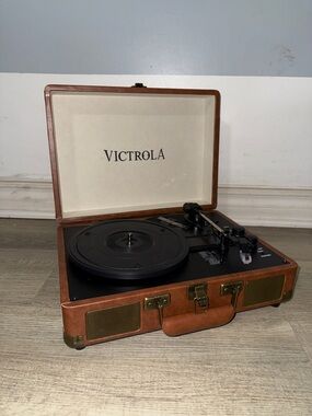 Victrola Bluethooth turntable - Brown Portable Suitcase Vintage-Style